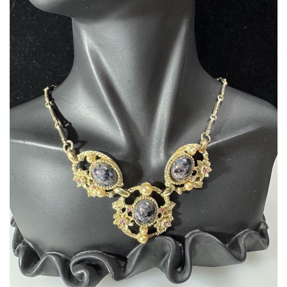 Vintage Necklace Choker 15” Gold Tone Faux Stones, Faux Pearls, And Rhinestones